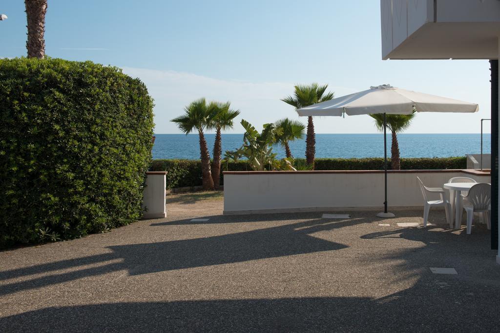 Blu Side Hotel & Residence Torre San Giovanni Ugento Exterior photo